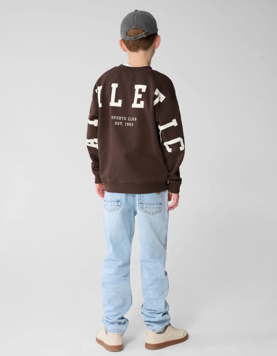 Athletic Artwork Sweater Donkerbruin