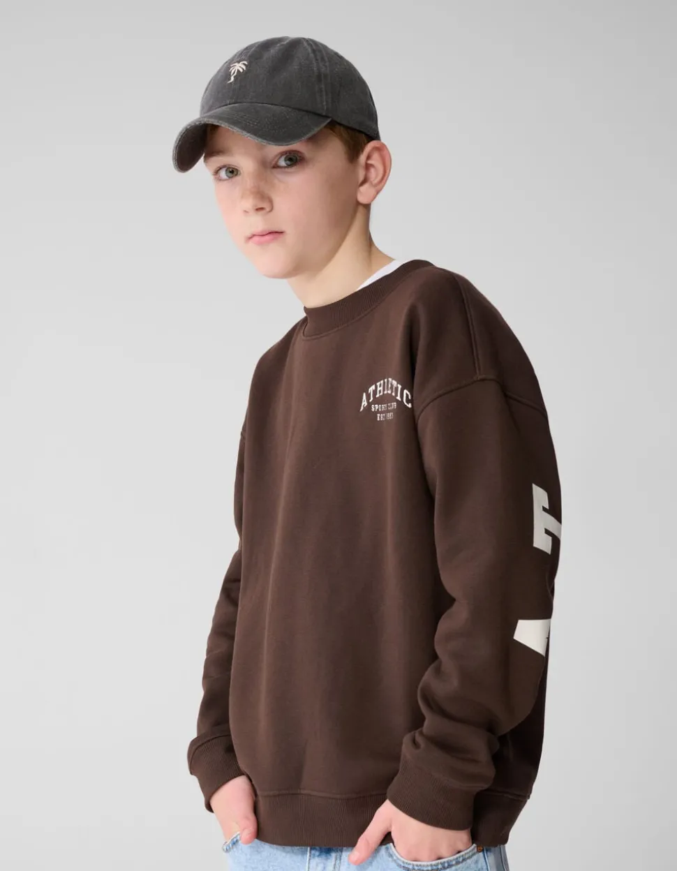 Athletic Artwork Sweater Donkerbruin