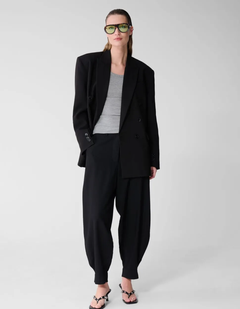 Big Shoulder Blazer Zwart By Lonneke