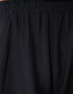 Ruffled Short Zwart