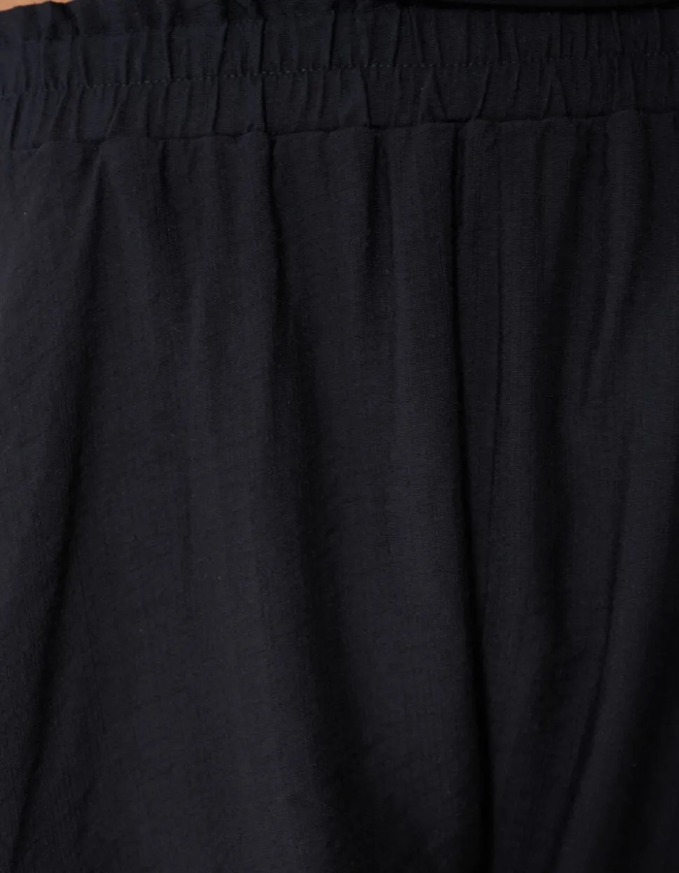 Ruffled Short Zwart