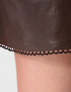 Vegan Leren Short Bruin