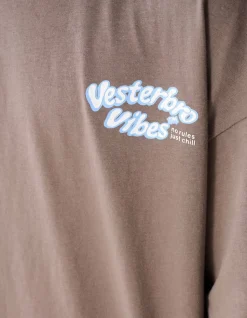 Vibes Artwork T-shirt Bruin